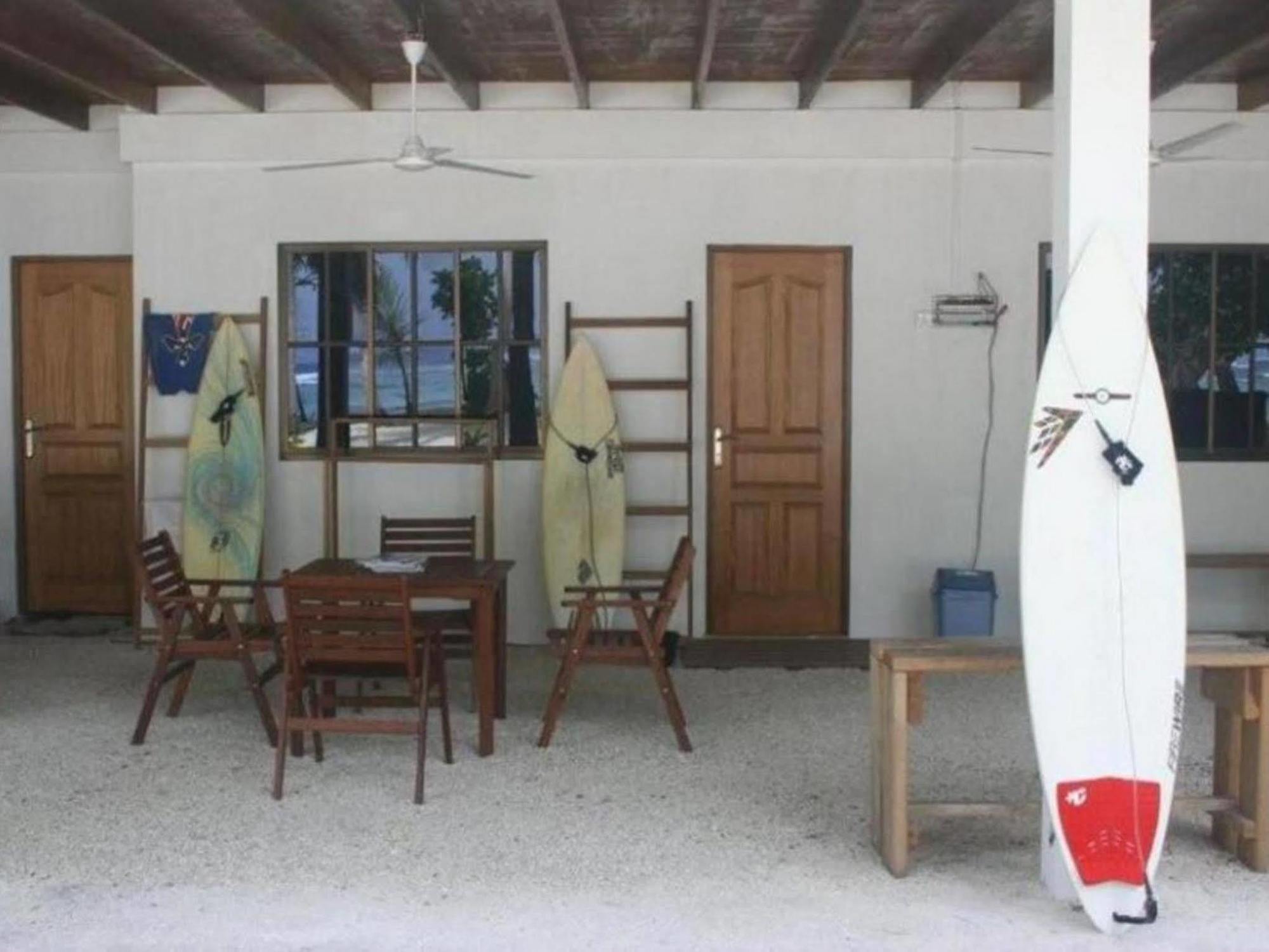 בית הארחה Thulusdhoo Surf Camp מראה חיצוני תמונה